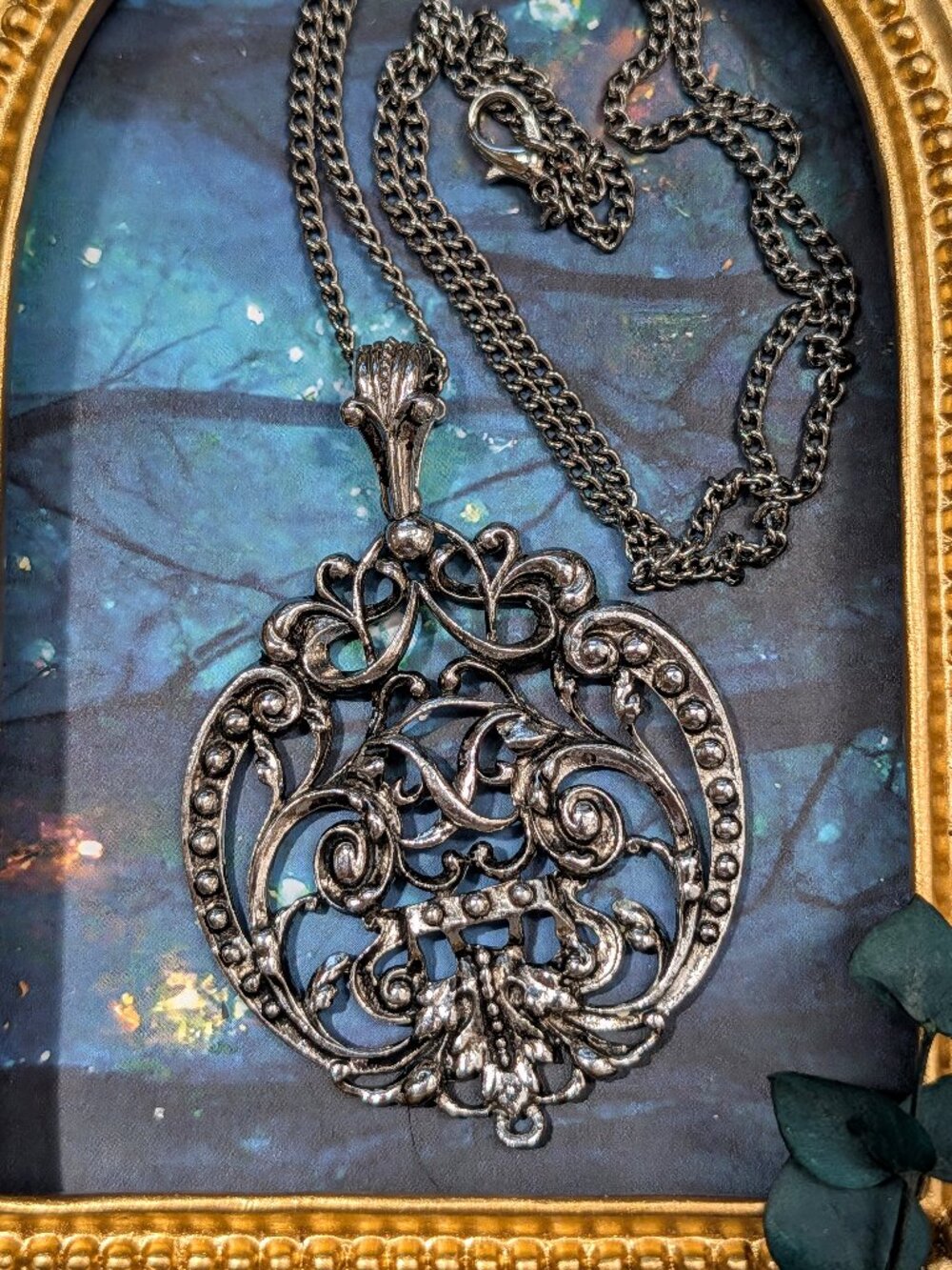 Vintage 1970's Avon Florentine Scroll Medallion Necklace
